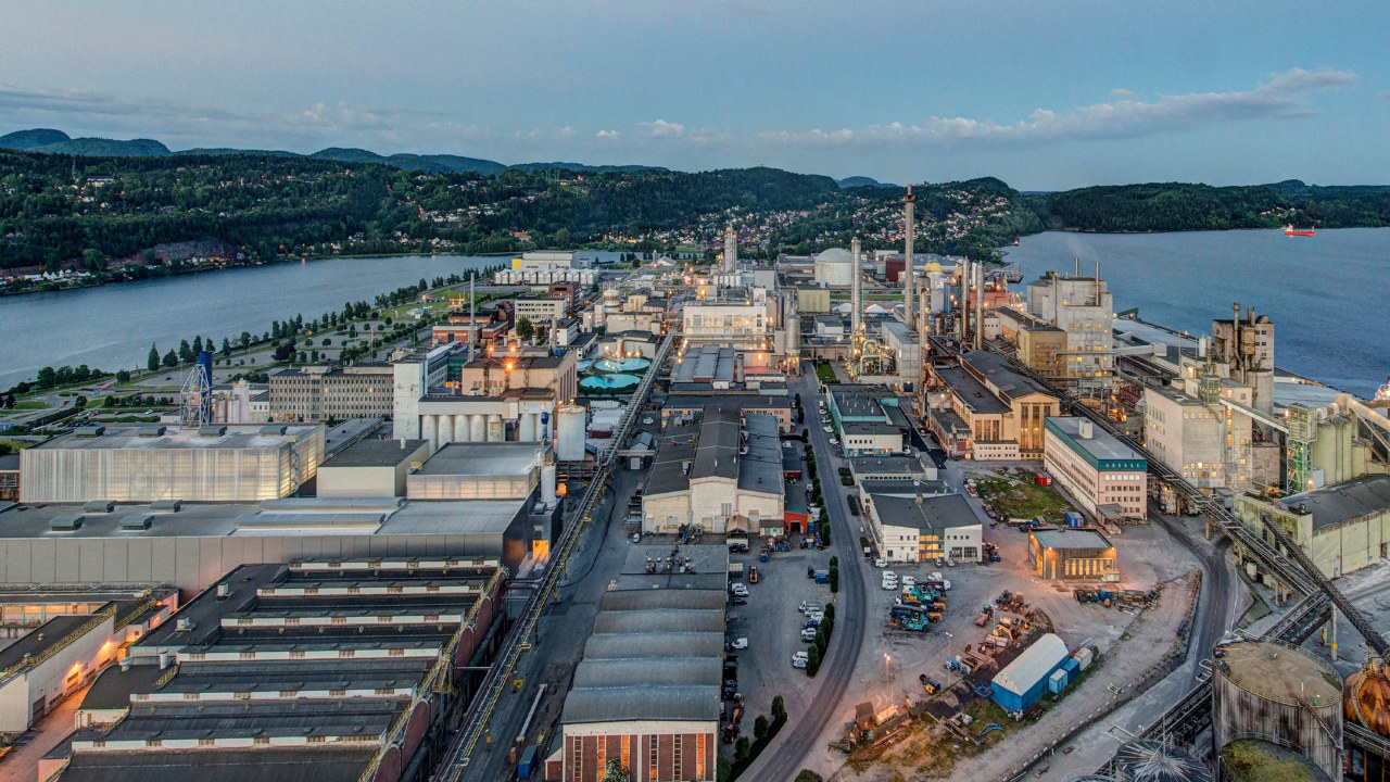 Enova har gitt tilsagn om 19,5 millioner kroner i støtte til NorMag AS, for bygging av et pilotanlegg for energi- og klimaeffektiv produksjon av magnesium og silika på Herøya. Anlegget skal produsere verdens første CO2-frie magnesium.
