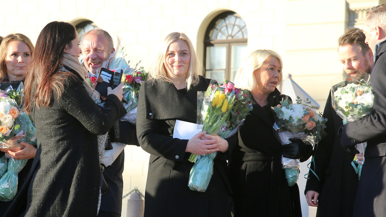 Mennesker på slottsplassen. foto